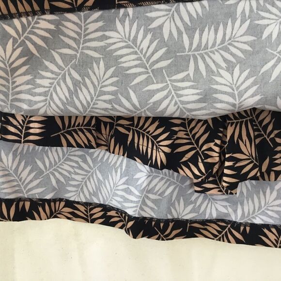 Allyson Whitmore golf tennis shorts skirt beige black size 10p - Picture 5 of 8